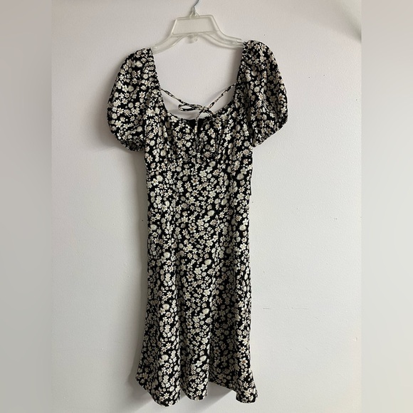 No Boundaries Women’s Ruched Floral Dress, Size XS (1), Short Sleeves, NWT - Picture 5 of 6